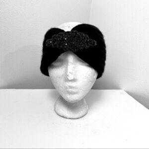 Women Black Knit Head Band (Turban) with Sequin Brooch.